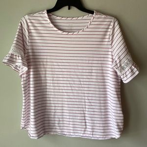 Van Huesen white with res stripe crocheted ruffle sleeve size XL